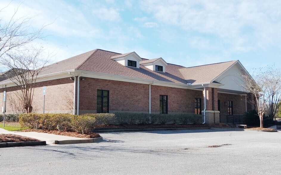 More Photos Of 10055 Ford Ave, Richmond Hill Medical For Lease