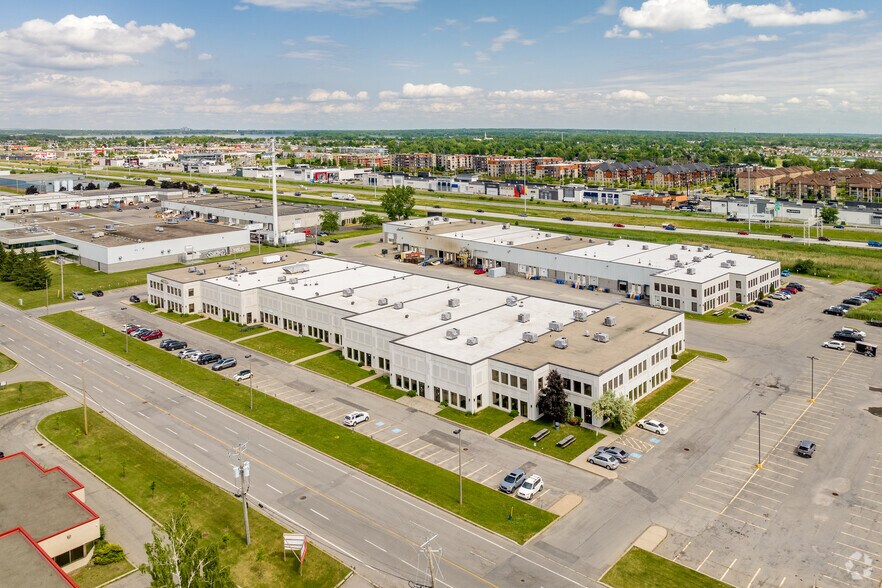 More Photos Of 371-395 Rue Joseph-Carrier, Vaudreuil-dorion Research And Development For Lease