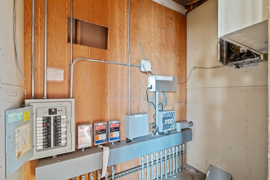 More Photos Of 1211 E Lewis St, Pasco Convenience Store For Sale