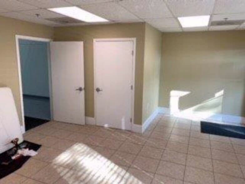 More Photos Of 5401 N Haverhill Rd, West Palm Beach Warehouse For Lease