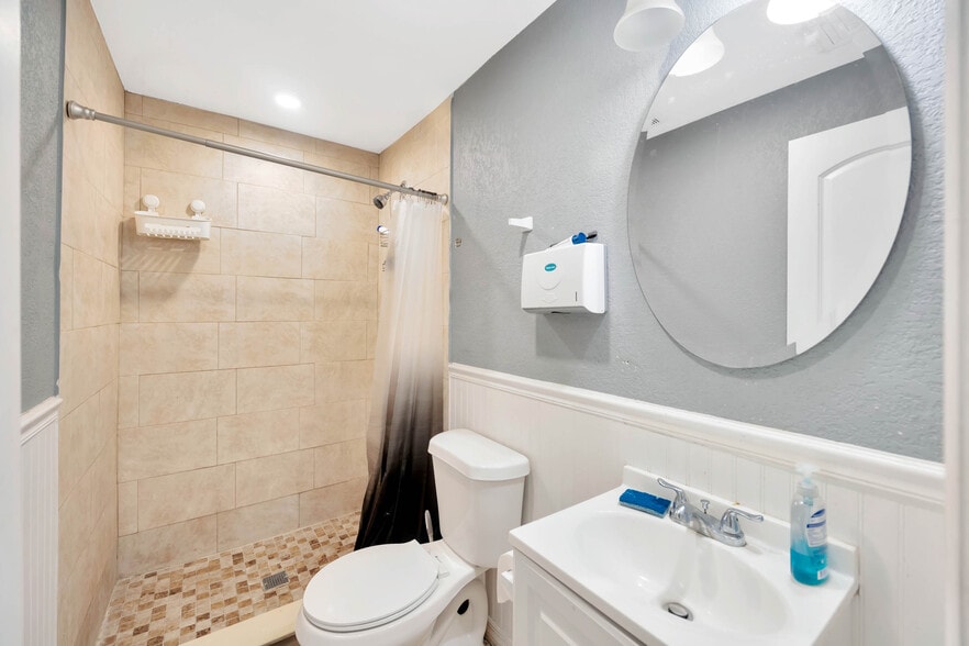 More Photos Of 1920 E Osborne Ave, Tampa Assisted Living For Sale