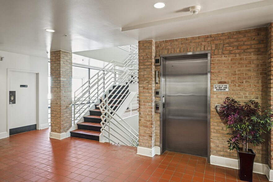 More Photos Of 602 S King St, Leesburg Medical For Sale