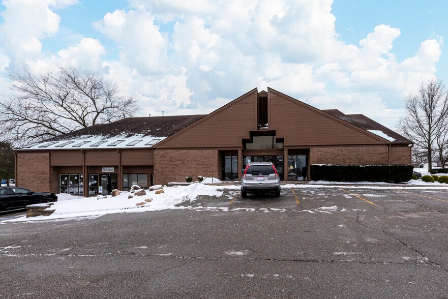 Primary Photo Of 555 W Schrock Rd, Westerville Medical For Sale
