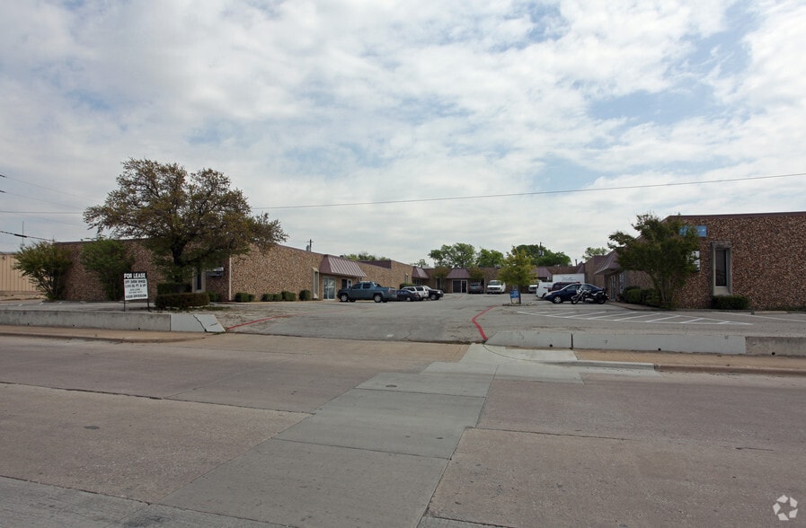More Photos Of 10836 Grissom Ln, Dallas Light Manufacturing For Lease