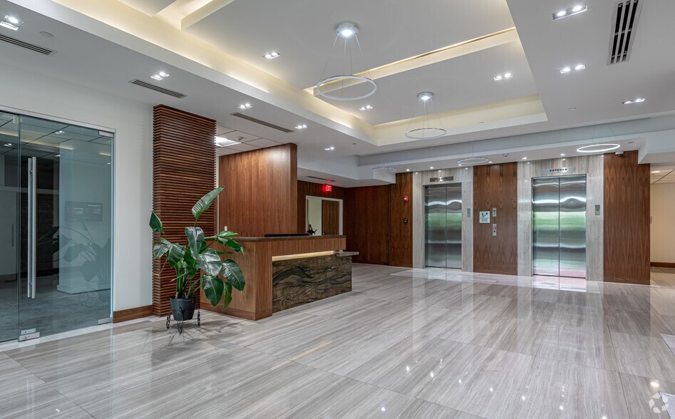 More Photos Of 323 Sunny Isles Blvd, Sunny Isles Beach Office For Lease