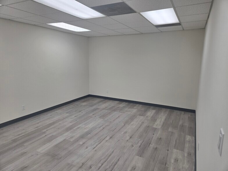 More Photos Of 721 W Whittier Blvd, La Habra Office For Sale