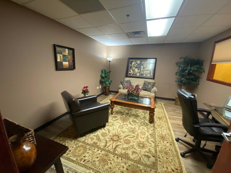 More Photos Of 123 W Washington St, Oswego Office For Lease