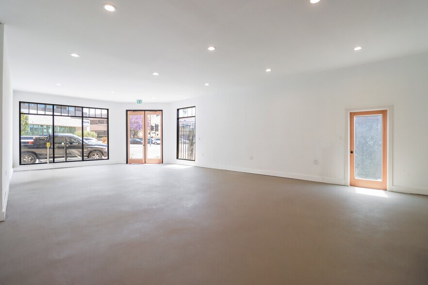 More Photos Of 4514-4518 Hollywood Blvd, Los Angeles Storefront Retail Residential For Lease