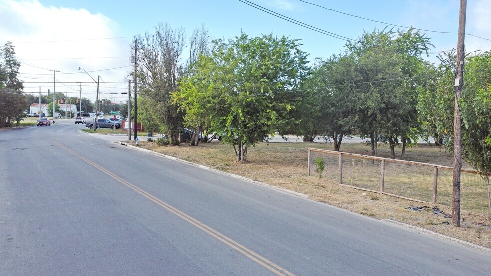 More Photos Of 962 S Castell Ave, New Braunfels Land For Sale