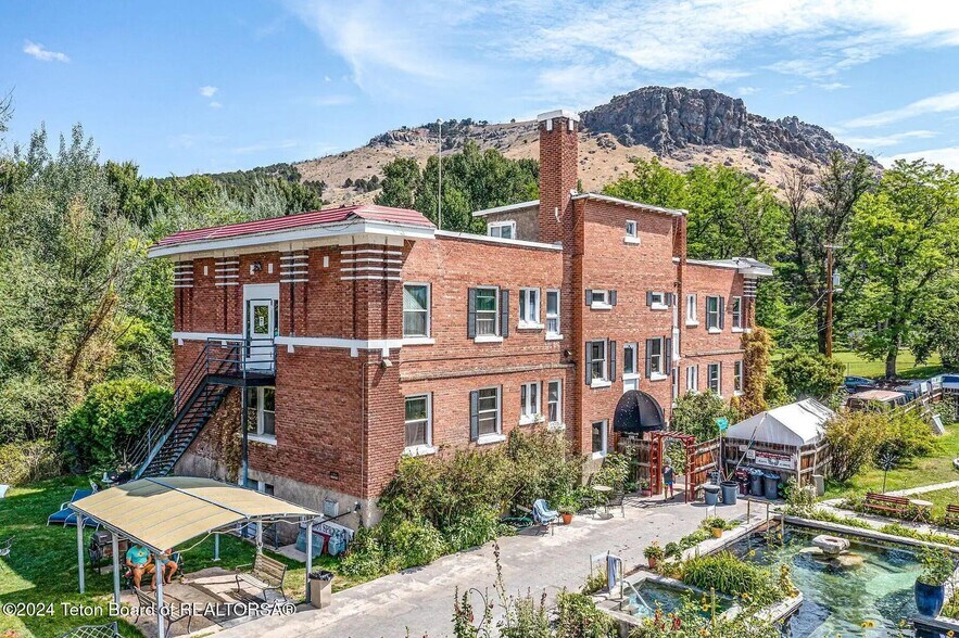 More Photos Of 1 Center St, Lava Hot Springs Hotel For Sale