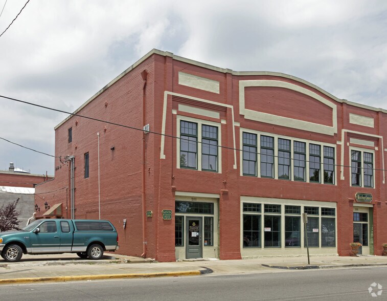 More Photos Of 201-207 N Water St, Elizabeth City Storefront Retail Residential For Sale