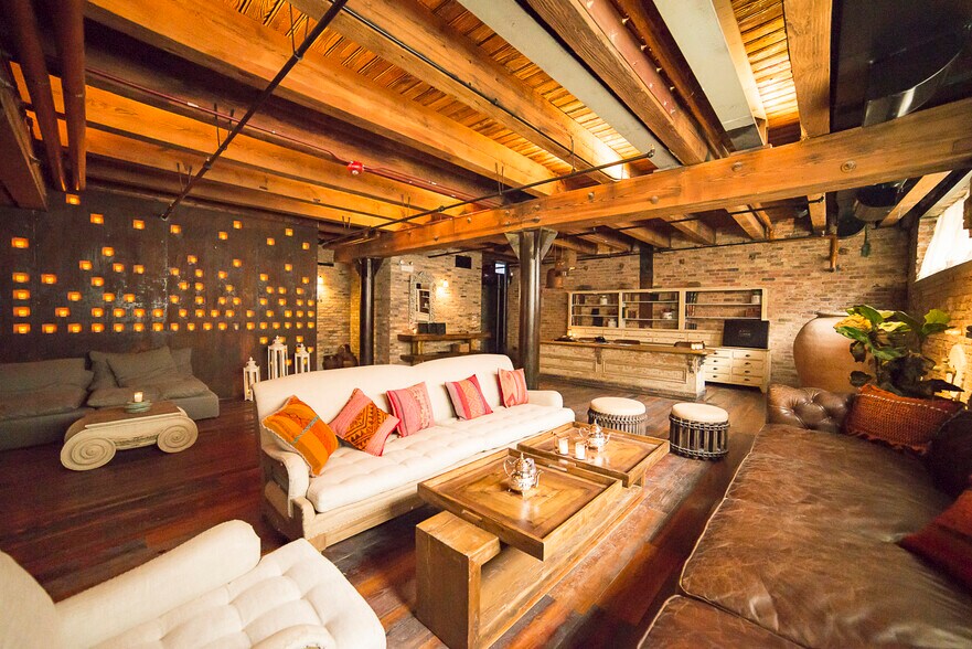 More Photos Of 770 N Halsted St, Chicago Office For Lease