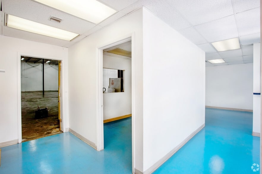 More Photos Of 12105 N 28th St, Saint Petersburg Warehouse For Sale