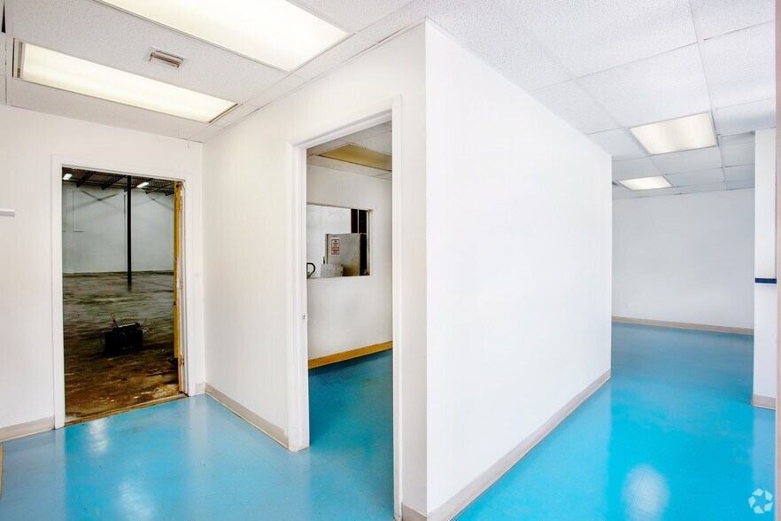 More Photos Of 12105 N 28th St, Saint Petersburg Warehouse For Sale