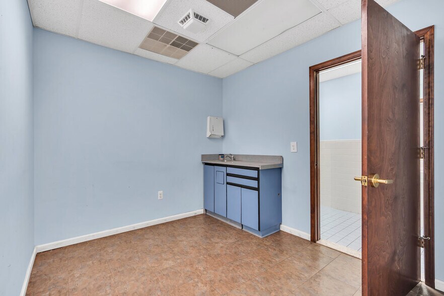 More Photos Of 1 Dag Hammarskjold Blvd, Howell Medical For Lease