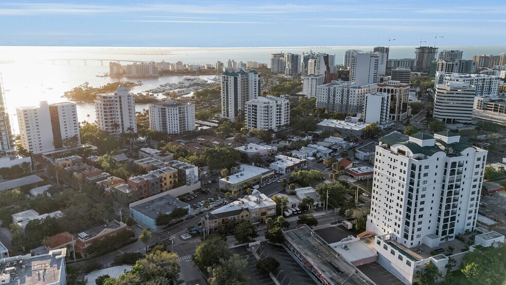 More Photos Of 530-536 S Pineapple Ave, Sarasota Storefront Retail Residential For Sale
