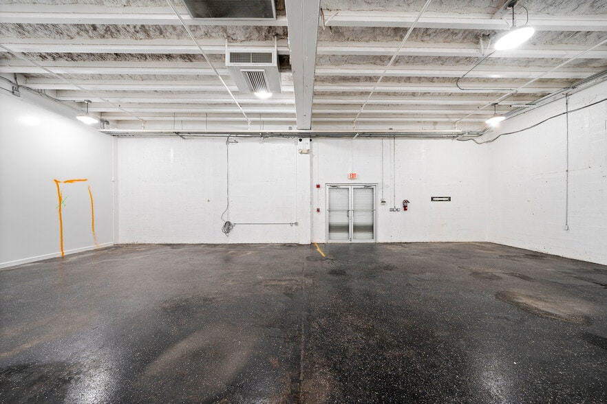 More Photos Of 2585 NW 21st Ter, Miami Warehouse For Lease
