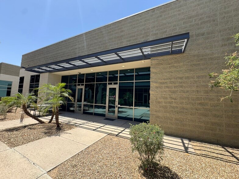 More Photos Of 5680 W Chandler Blvd, Chandler Loft Creative Space For Sale