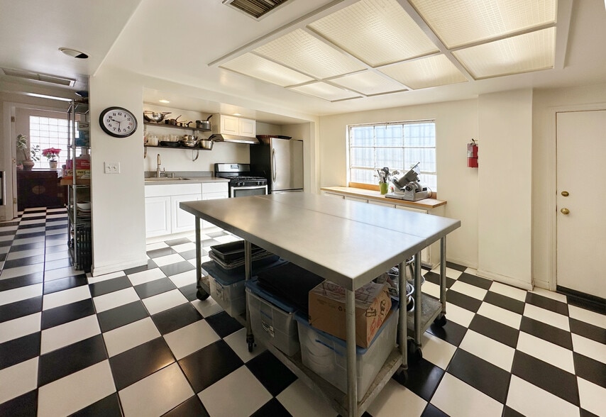 More Photos Of 915 S Alta Vista Ave, Monrovia Light Manufacturing For Sale