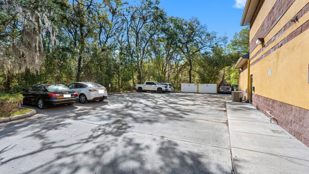 More Photos Of 113 S Valrico Rd, Valrico Carwash For Sale