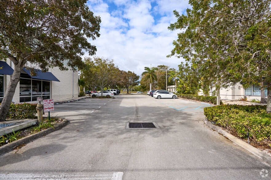 More Photos Of 2050 N Federal Hwy, Delray Beach Unknown For Lease
