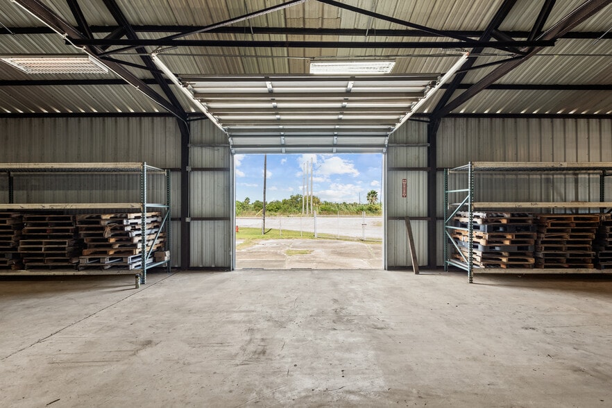 More Photos Of 8602 Broadway St, Galveston Warehouse For Sale