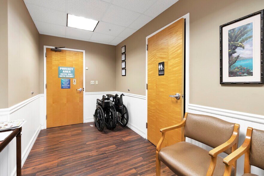 More Photos Of 2525 Harbor Blvd, Port Charlotte Medical For Lease