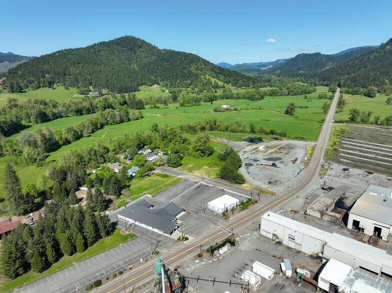 More Photos Of 2665 Glendale Valley Rd, Glendale Office For Sale