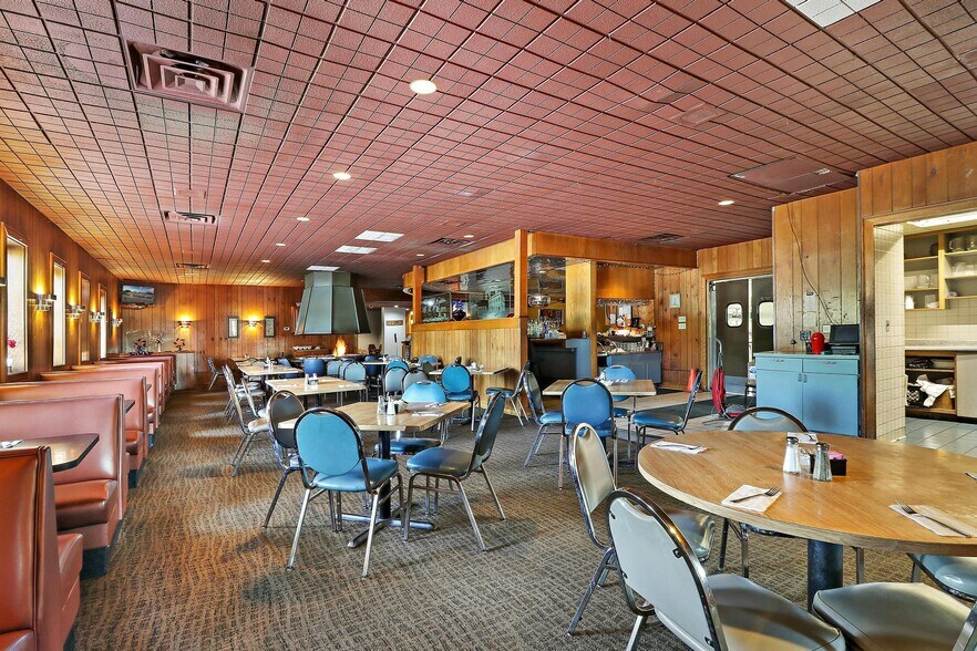 More Photos Of 2801 30th Ave, Kenosha Restaurant For Sale