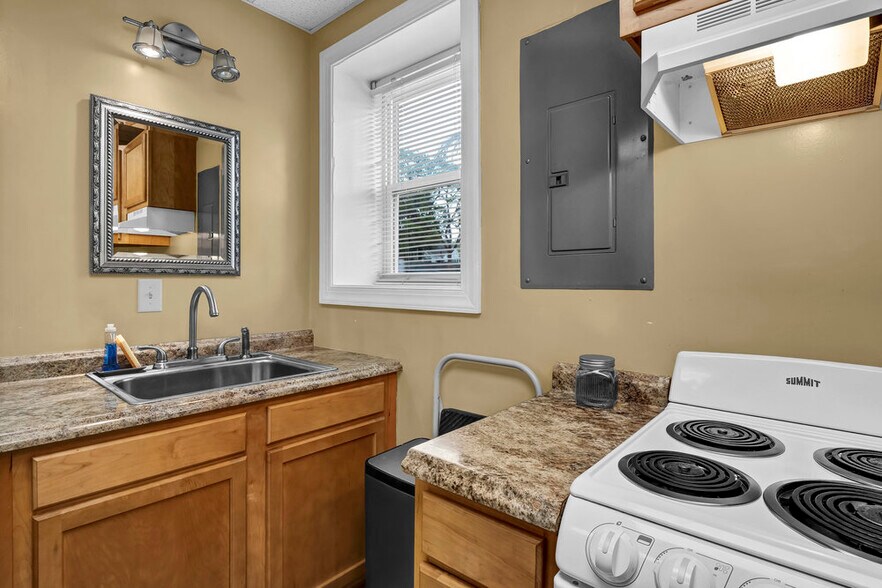 More Photos Of 2020 Princess Place Dr, Wilmington Freestanding For Sale