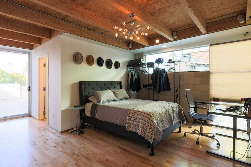 More Photos Of 6615-6621 Melrose Ave, Los Angeles Loft Creative Space For Lease