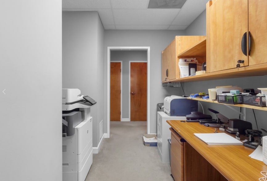 More Photos Of 212 Madison St, Clarksville Office For Lease