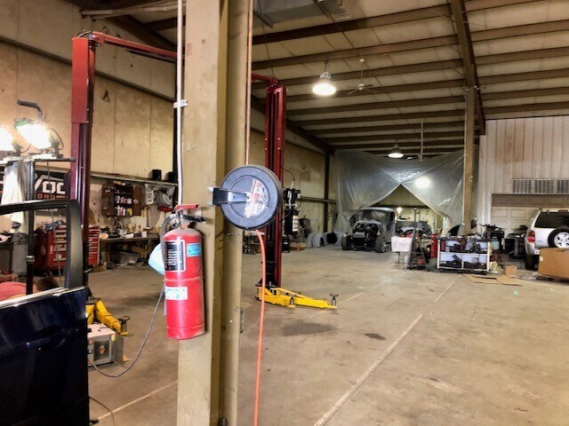 More Photos Of 962 Neubling Ave, Evansville Warehouse For Sale
