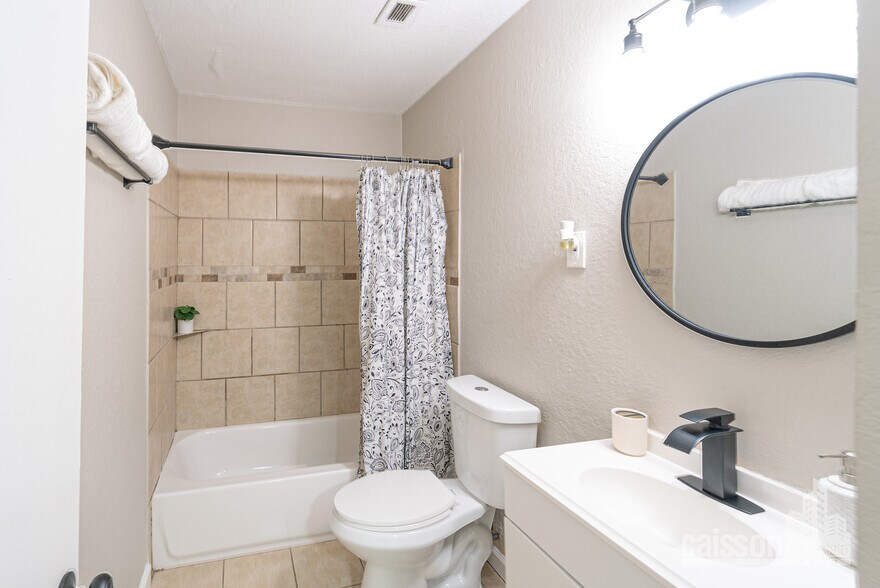 More Photos Of 327 E Locust St, San Antonio Apartments For Sale