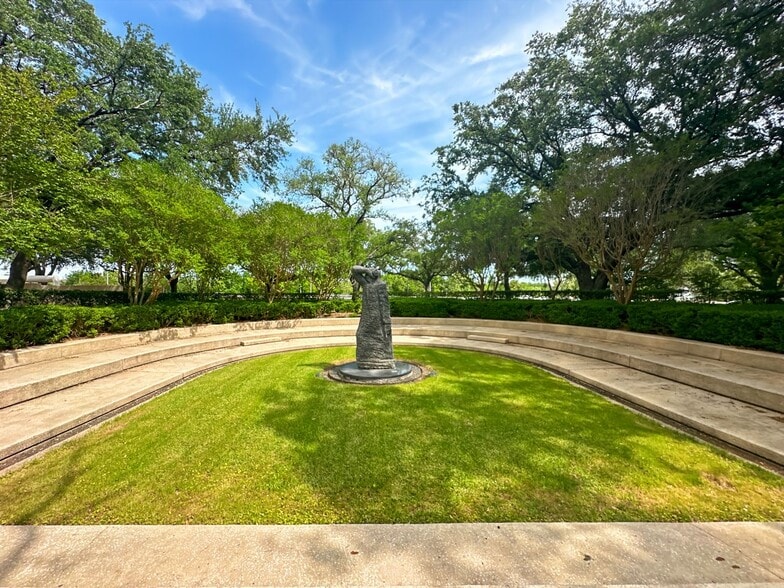 More Photos Of 2929 Allen Pky, Houston Coworking Space