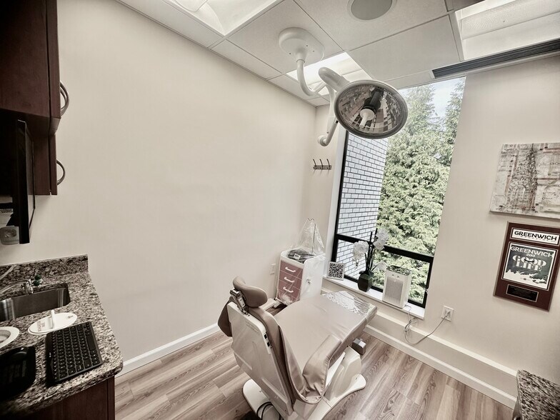 More Photos Of 4 Dearfield Dr, Greenwich Medical For Sale