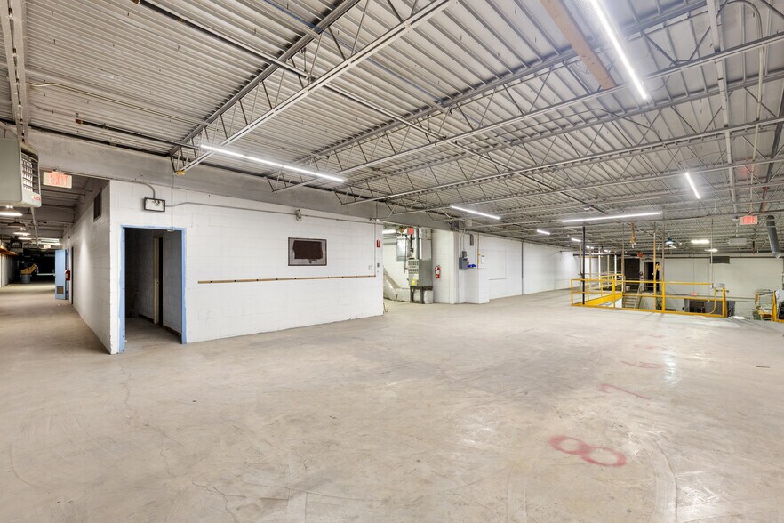 More Photos Of 5305 Midway Rd, Haltom City Distribution For Sale