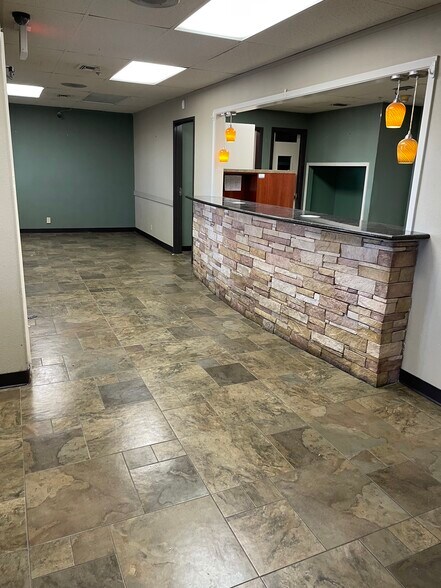 More Photos Of 16302 San Pedro Ave, San Antonio Veterinarian Kennel For Lease