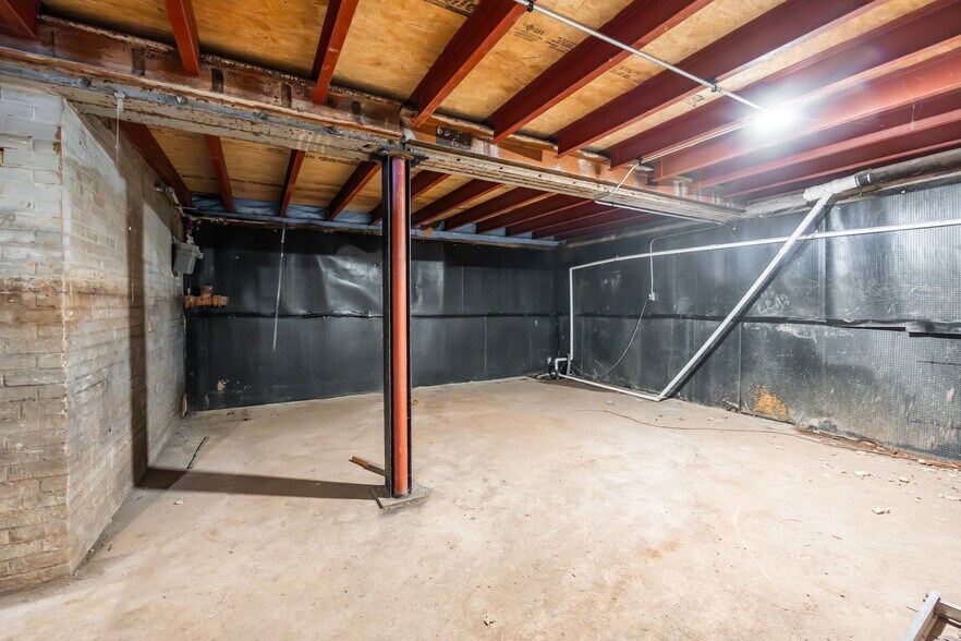 More Photos Of 1427 Hull St, Richmond Storefront For Lease