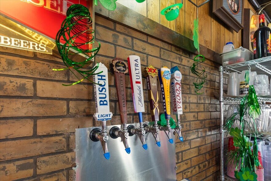 More Photos Of 1034 8th St, Onawa Bar For Sale