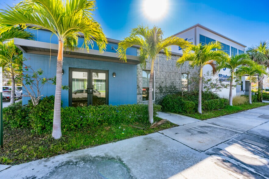 Primary Photo Of 1014 N Dixie Hwy, Lake Worth Beach Loft Creative Space For Sale