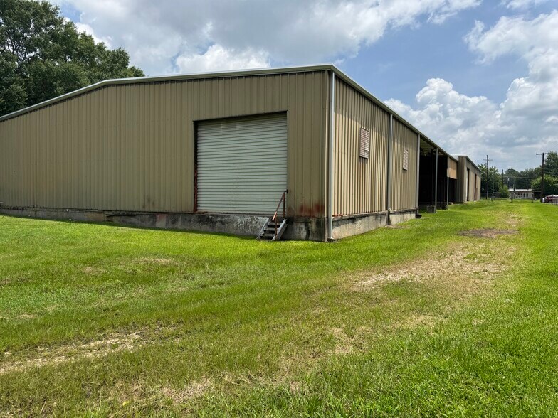 More Photos Of 1208 S Chestnut St, Lufkin Showroom For Sale