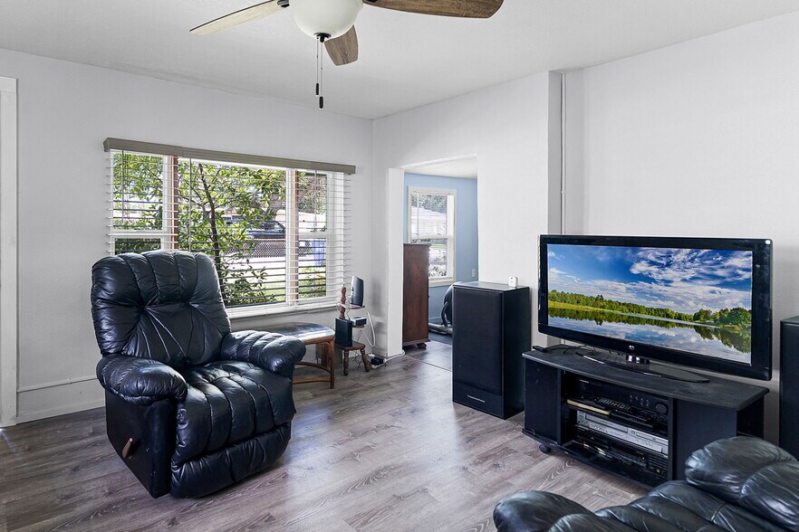 More Photos Of 102 Orange Ave, Edgewater Flex For Sale