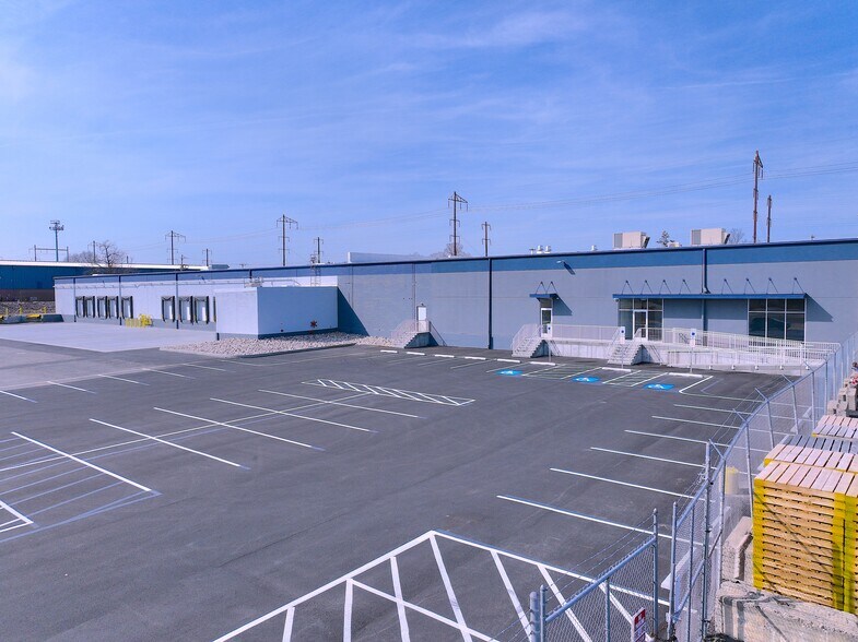 More Photos Of 3001 State Rd, Croydon Warehouse For Lease