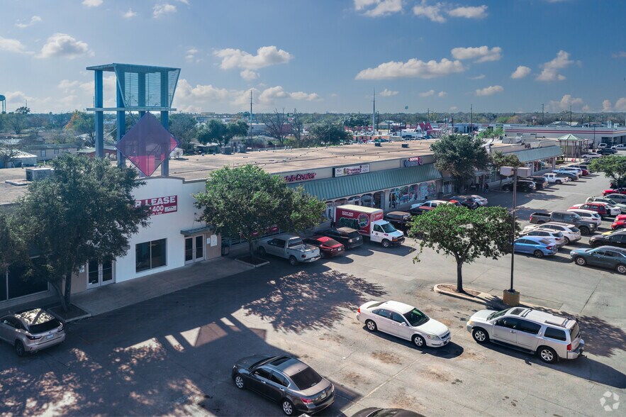 More Photos Of 722 SW Military Dr, San Antonio Unknown For Lease