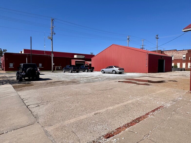 More Photos Of 205 W Main St, Bushnell Industrial For Sale