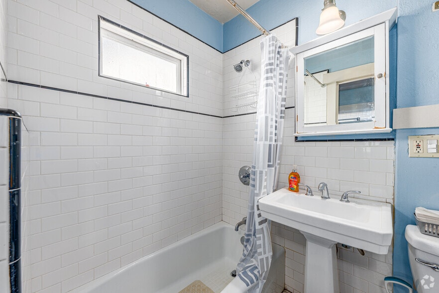 More Photos Of 146-154 N Holliston Ave, Pasadena Rehabilitation Center For Sale