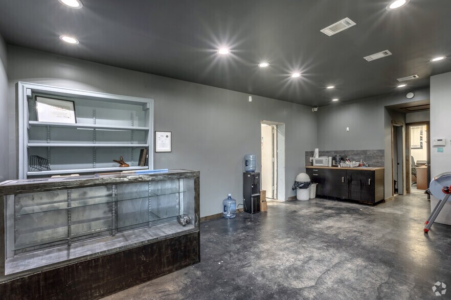 More Photos Of 5410 Dow Rd, Houston Manufacturing For Sale