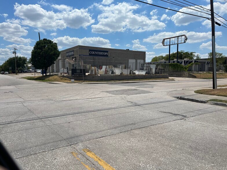 More Photos Of 2270 Manana Dr, Dallas Warehouse For Sale