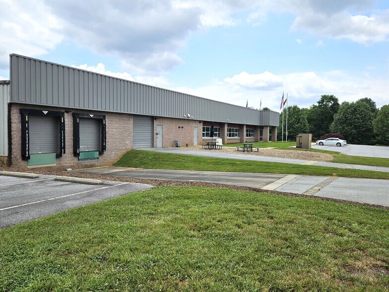 More Photos Of 220 Continuum Dr, Fletcher Research And Development For Sale